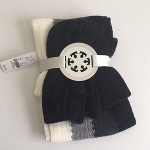 NY and Co Scarf hat and glove set